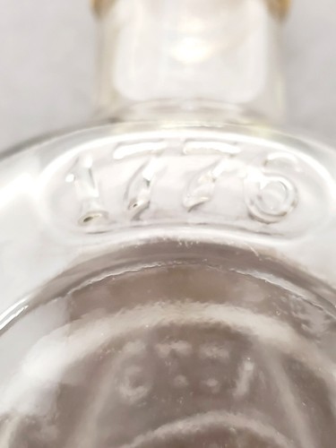 Vtg 1976 Log Cabin Syrup Glass USA Patriot 1776 Embossed Bicentennial Bottle-9" - Picture 4 of 11