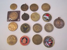 LOT OF 17 VINTAGE MEDALLIONS AND COLLECTIBLE CHALLENGE COINS - BBA-29