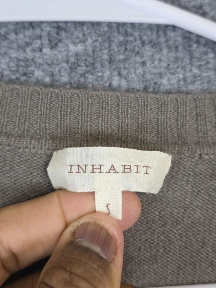 Suéter Inhabit Mujer Pequeño Taupe 100% Cachemira Cuello en V Acanalado Pullover Tejido Foto 2 de 4