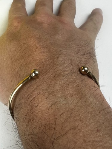 9ct .375 Yellow Gold Torque Bangle 4mm Available Worldwide - Picture 11 of 15
