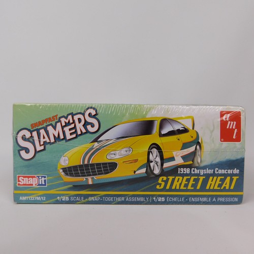 AMT 1:25 Snapfast 1998 Chrysler Concorde "Street Heat" Slammers - New Sealed - Picture 2 of 11