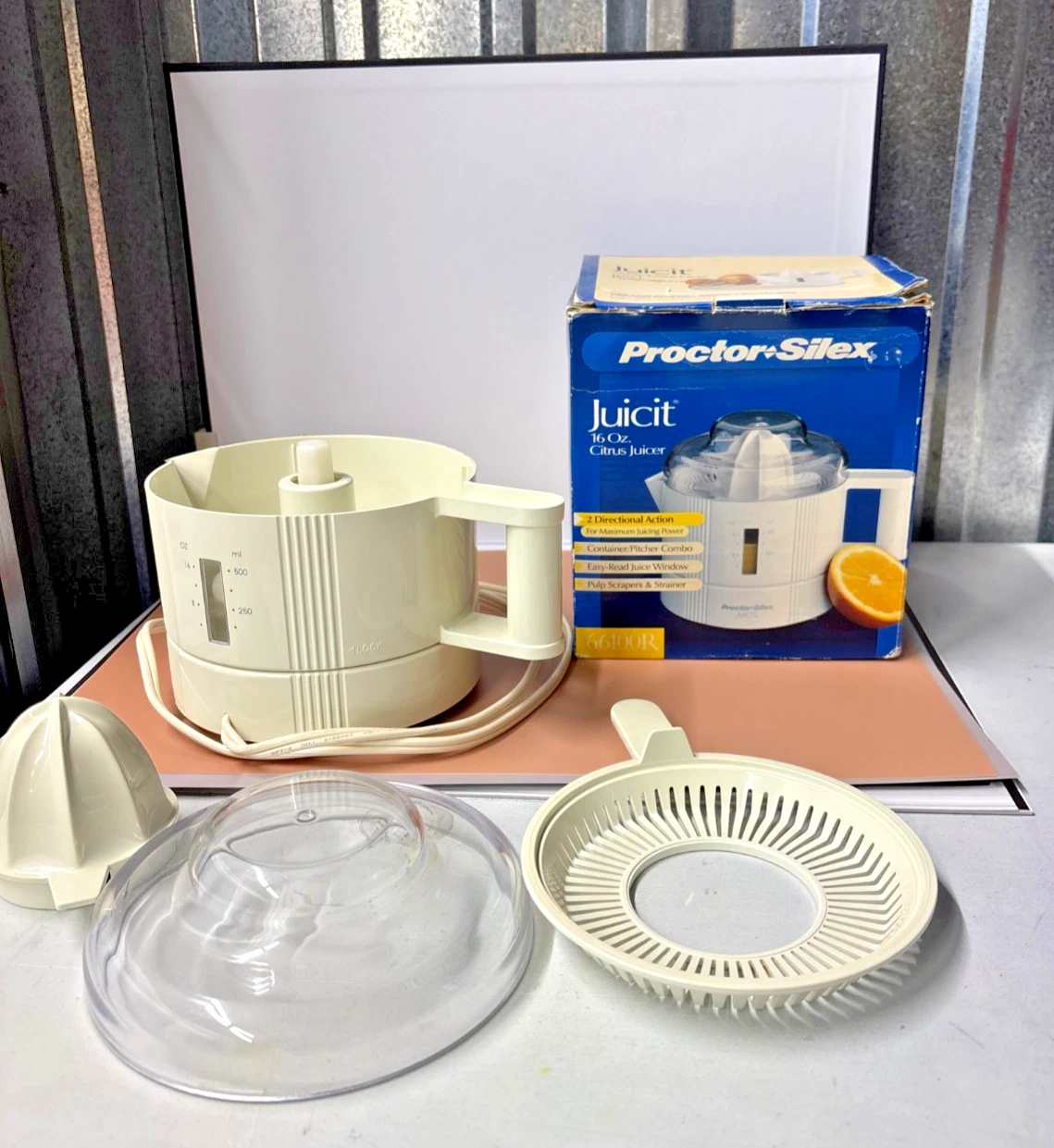 Proctor Silex Juicit Citrus Juicer 16 Oz. 66100R Orange Juice Lemon With Box
Opens in a new window o