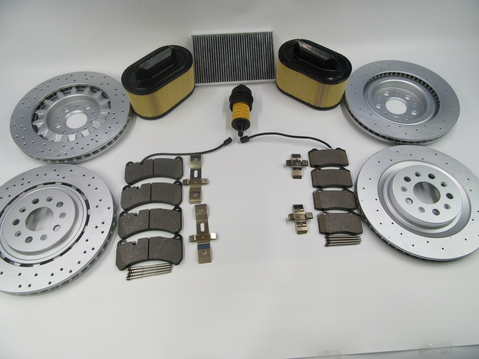 Maserati Ghibli Quattroporte brake pads rotors filters service kit 335