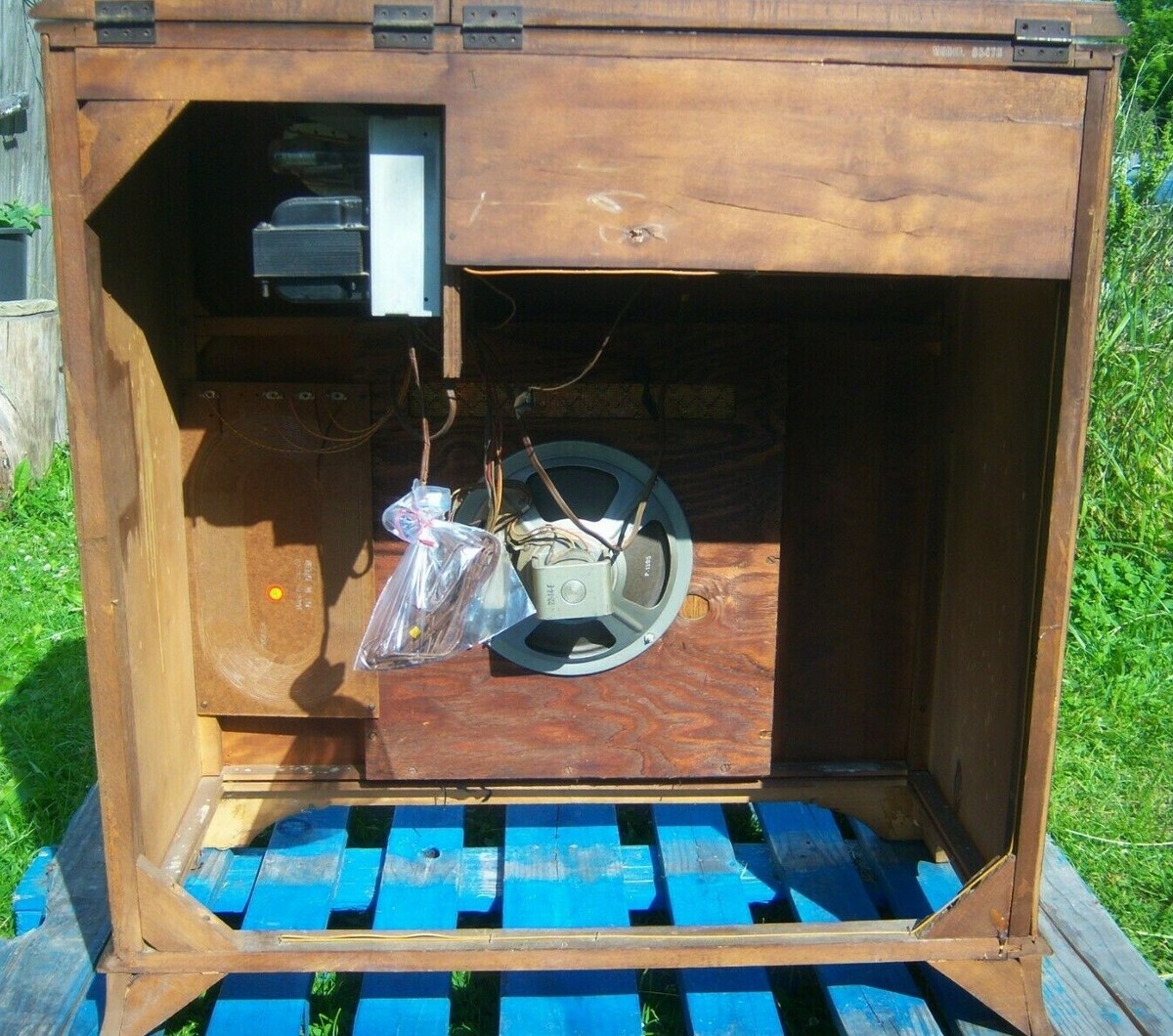 Majestic Mighty Monarch AM SW Tube Radio Model 8S473 4810