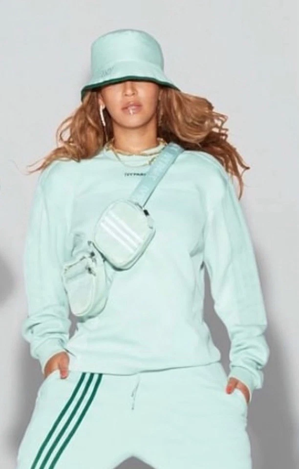 全新无标签 Adidas x Ivy Park 皮带/保姆包包 带肩带 浅蓝色 — 第 4/4 张图片