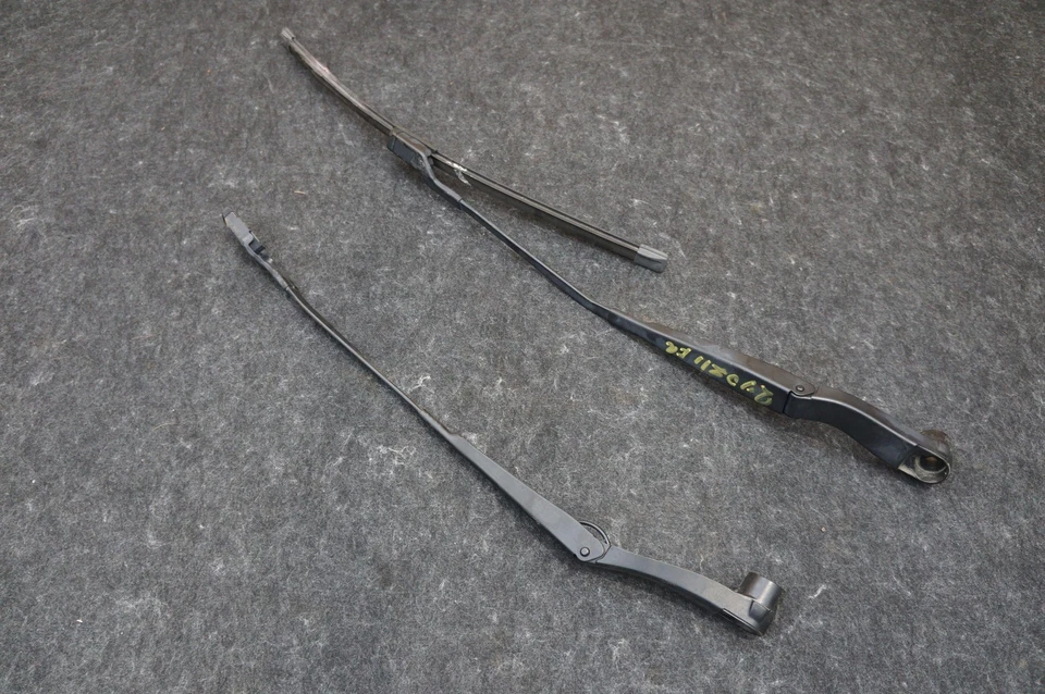 Juego de 2 brazos limpiaparabrisas izquierdo y derecho OEM 84278337 Cadillac Escalade Esv 2021-25 *Nota Foto 3 de 3