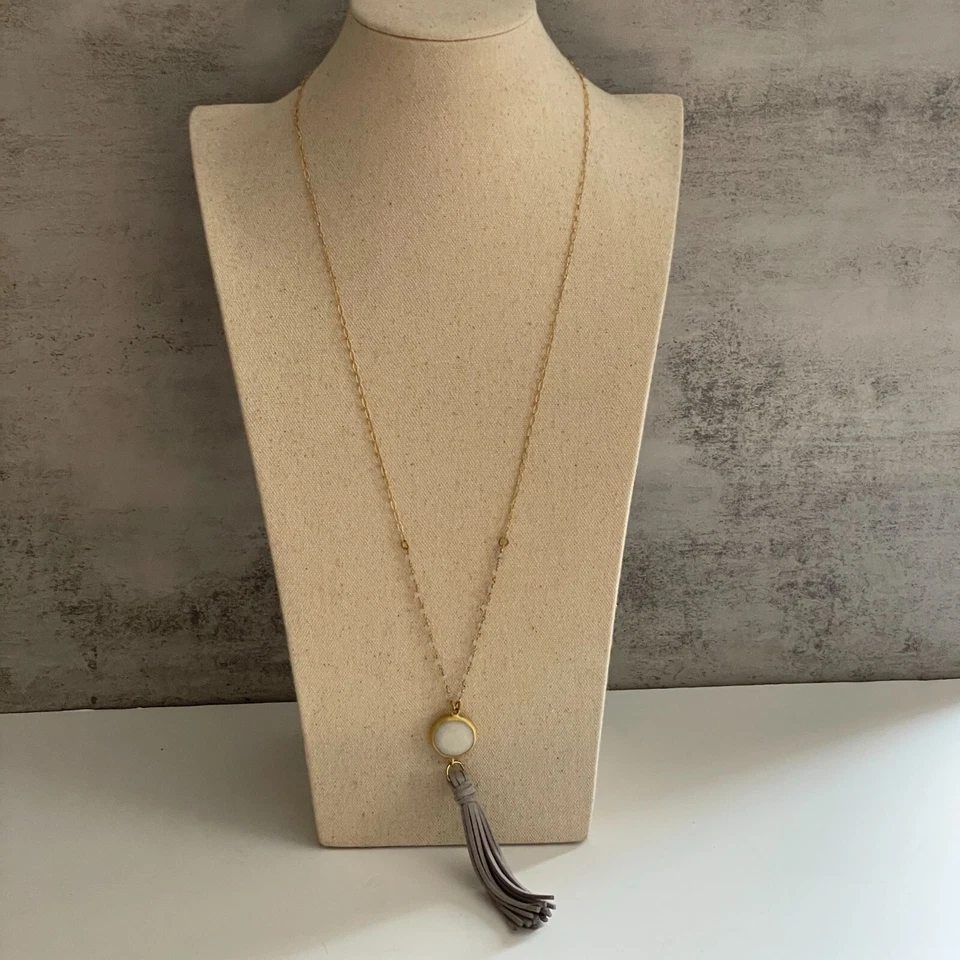 Collar Jillian Essex Hecho a Mano Cuarzo Blanco Colgante Cuero Borla 20" Gota Foto 2 de 4