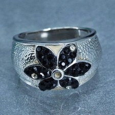 Size 8, vintage Sterling 925 silver flower ring with cluster black cz