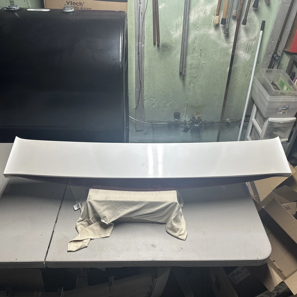 02-13 CADILLAC ESCALADE EXT ALERÓN TECHO TRASERO BLANCO TERCERA LUZ DE FRENO LED *GRIETA Foto 4 de 4