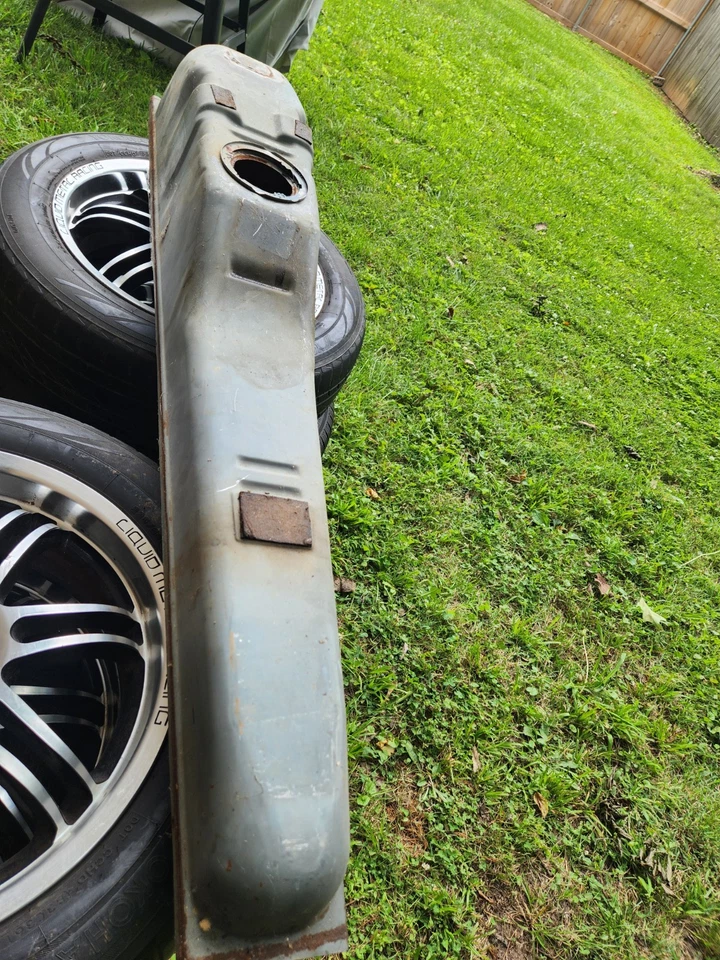 Pontiac Fiero 1984-86 tanque de combustible Foto 2 de 4