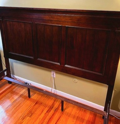 Raymour & Flanigan King Size Wood Bed Frame 84'' LIMITED TIME AUCTION
