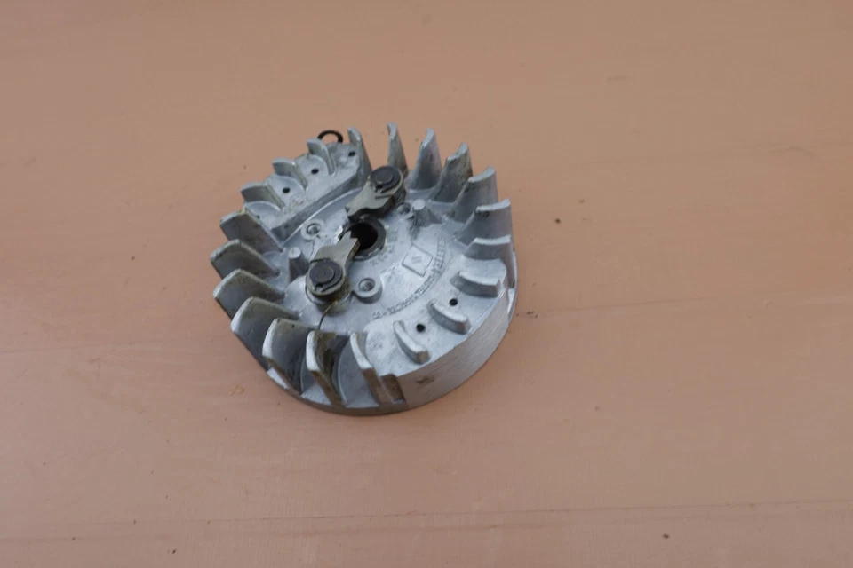 Motosierra Olympic 254 OEM volante 5523V Foto 2 de 4