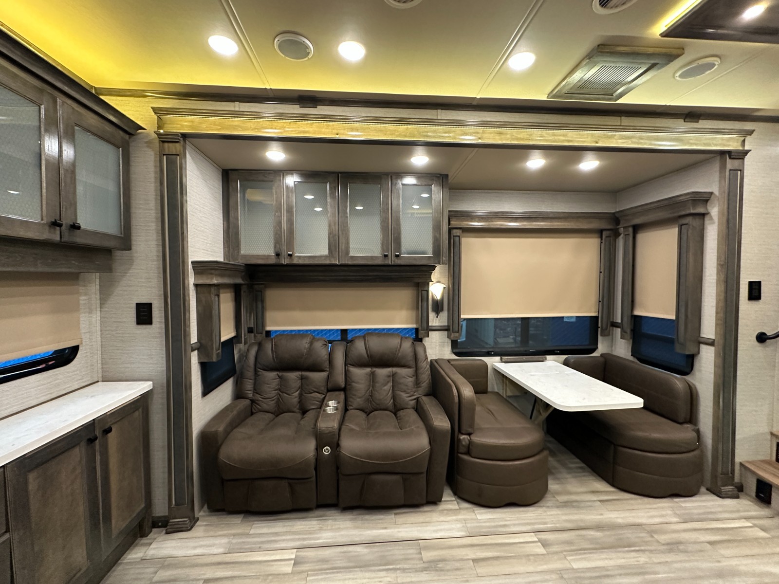 2022 VANLEIGH BEACON 32RLB LUXURY FIFTH WHEEL TRAILER "TIFFIN"