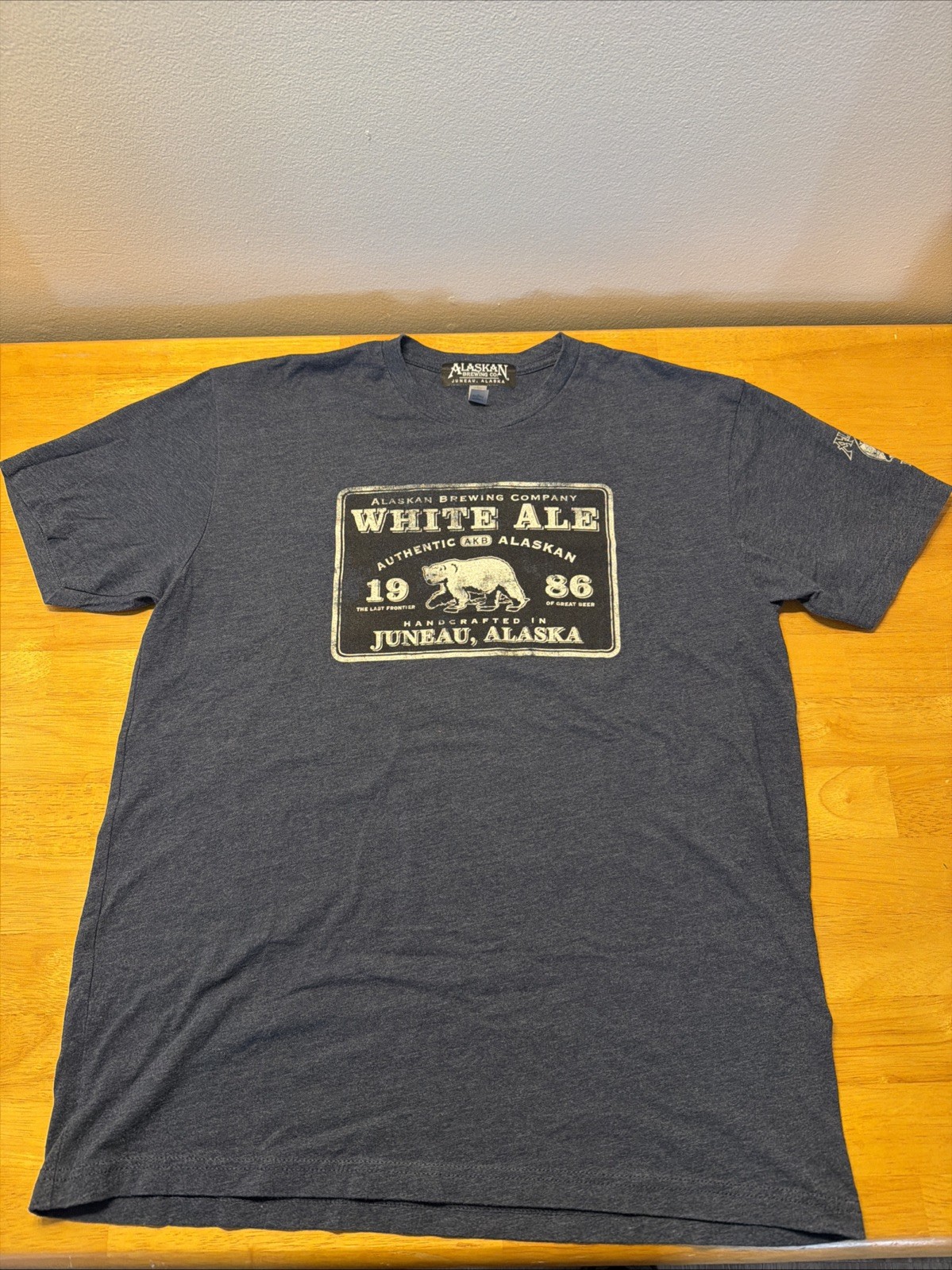NICE Alaskan Brewing White Ale Bear Juneau Blue Promo T-Shirt Men's Large