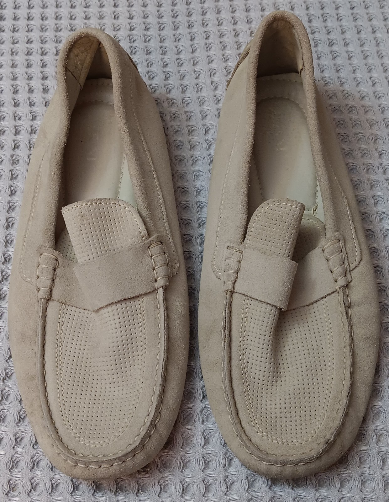 SAOLA Mocassini uomo beige chiaro suola gomma scamosciata e tacco posteriore parte traforata davanti 10M