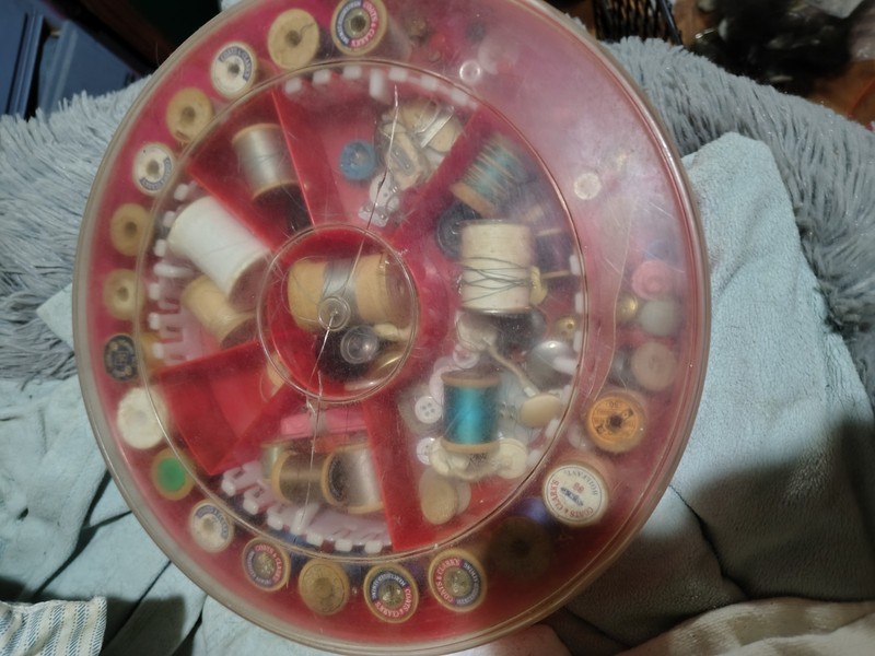Round Vintage Sewing Kit