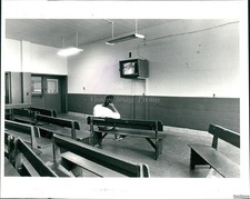 1985 Monroe Reformatory Television Room Pews 8X10 Historic Vintage Press Photo