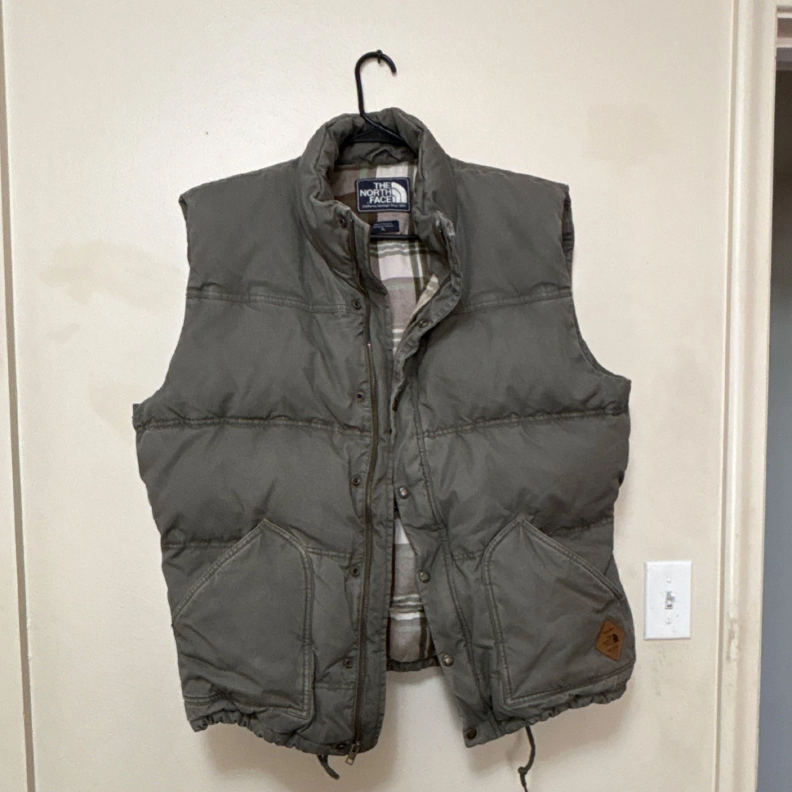 The North Face Men's Gray Puffer Vest Button Zipper Stand-Up Collar Lined XL