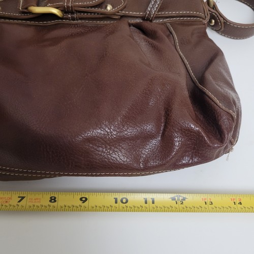 Borsa a tracolla Apostrofo in pelle marrone con fibbia - Foto 8 di 9