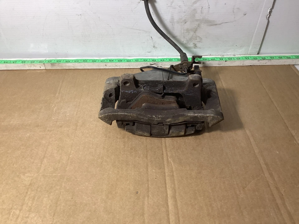 Pinza de freno delantera derecha del lado del pasajero Audi A4 2009-2012 8K0615124B OEM. Foto 4 de 4