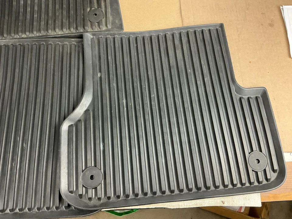 2012 - 2018 Audi A6 Quattro Front & Rear Floor Carpet Liner Mat Set Of 4 OEM — 第 3/4 张图片
