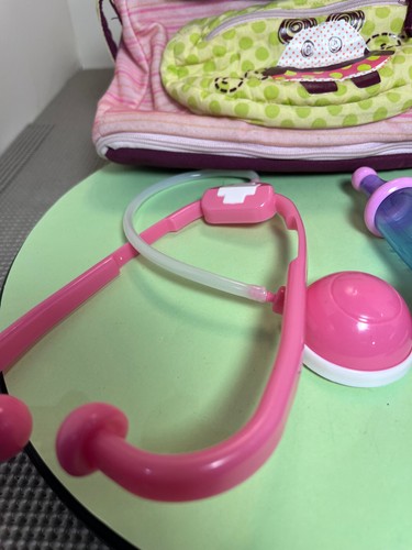 BABY ALIVE ON THE GO BABY CARRIER 'N' PURSE PANDA On Front with accessories - Picture 7 of 9
