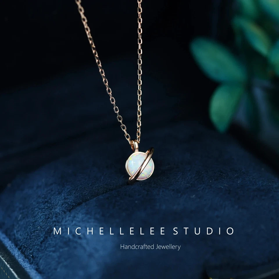 Colar Pingente Planeta Opala Fogo Branco, Colar Saturno, Colar Celestial - Imagem 4 de 4