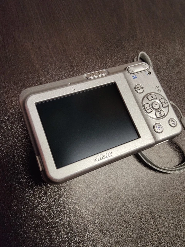 Nikon COOLPIX L5 7.2MP Digital Camera Silver Tested Works - Image 3 of 4