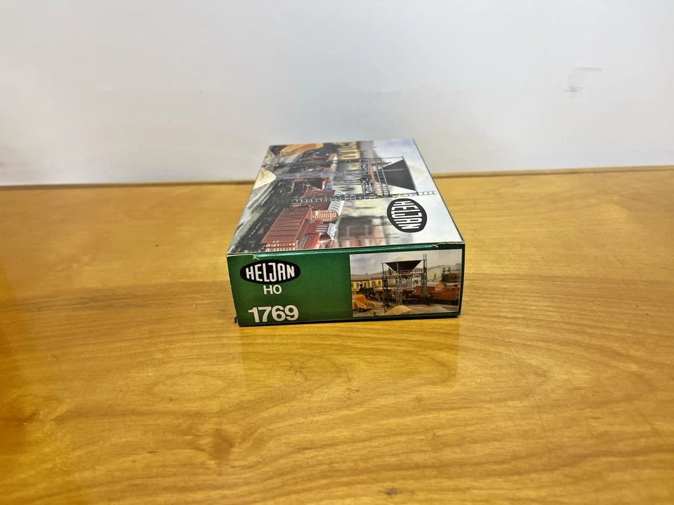 Heljan Sand Silo HO Scale Model Kit #1769 - Image 3 of 4