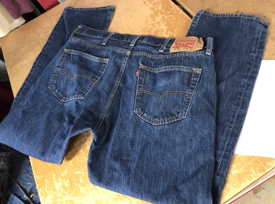 Pantalones de mezclilla Levis 501-0115 originales rectos con botones lavado oscuro para hombre 38x30 (37x28,5) Foto 2 de 4