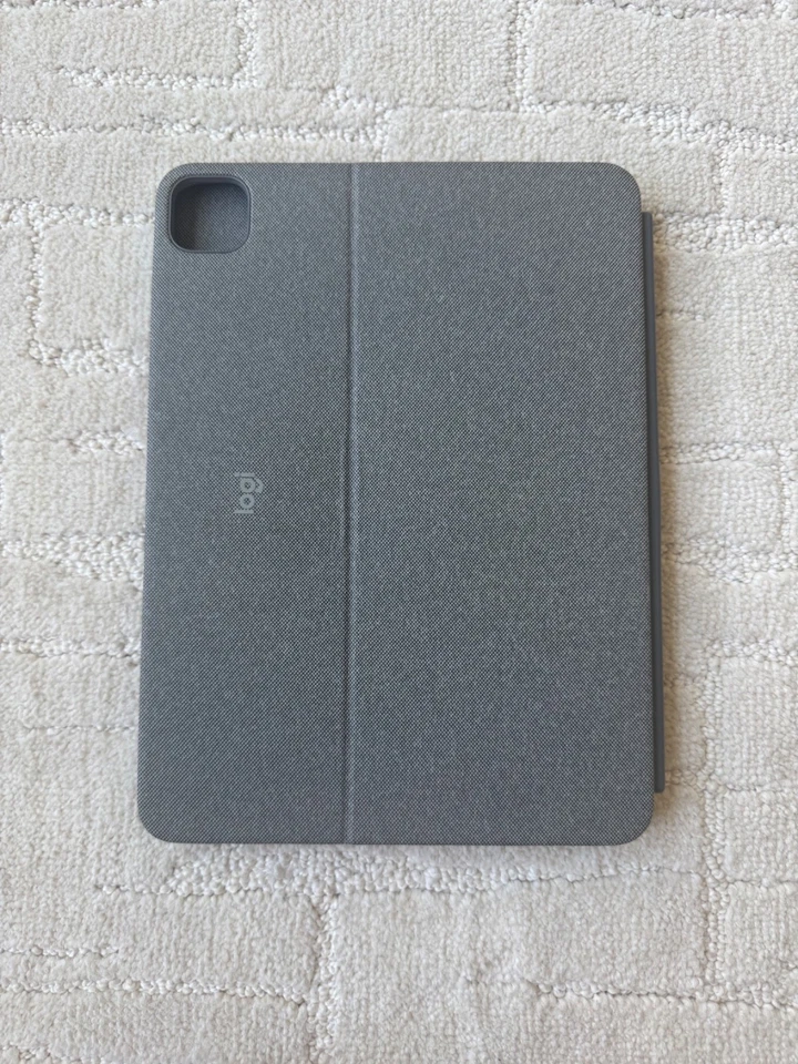 Apple iPad Pro 11 in. Keyboard Folio Case Logitech Combo Touch Gray 3rd Gen - Image 2 of 4
