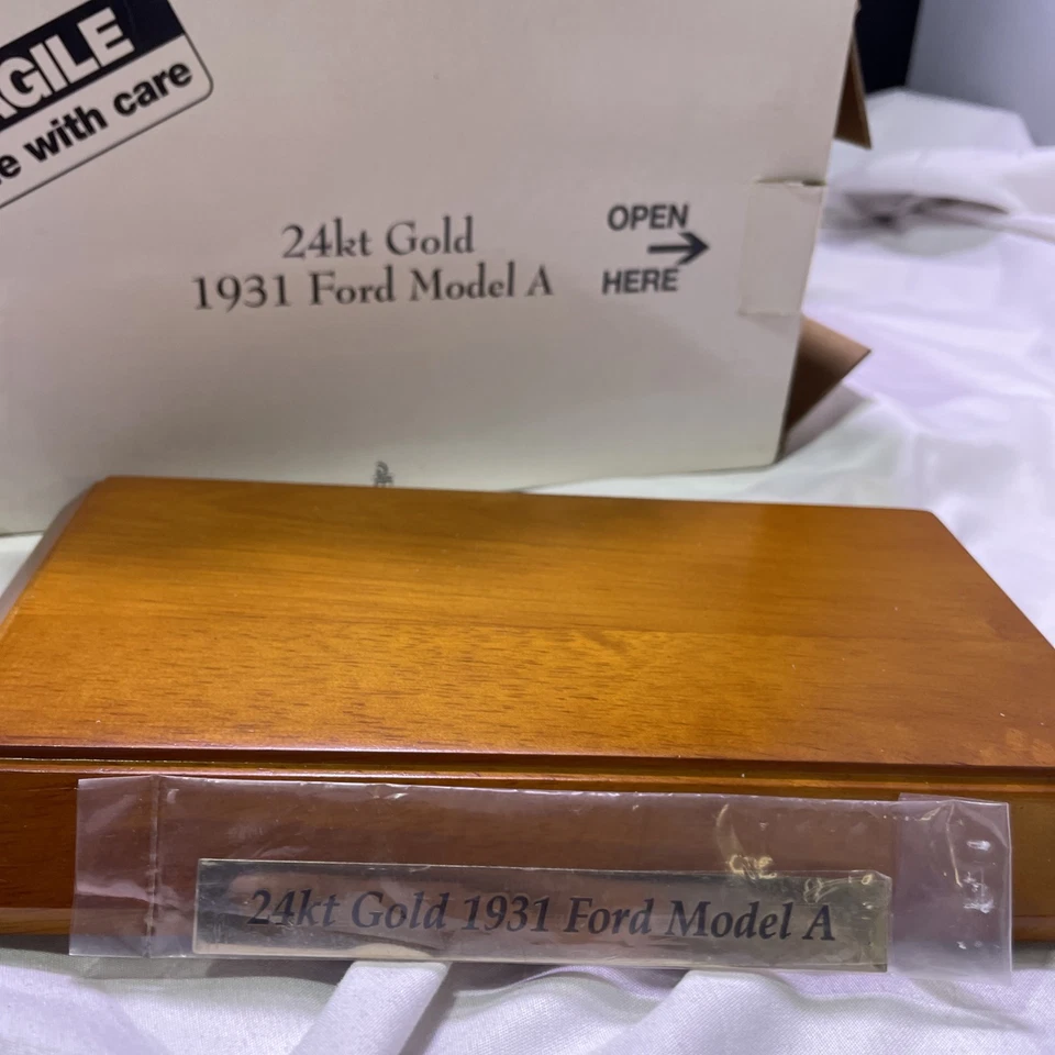 Danbury Mint 24KT Gold 1931 Ford Model A 1:24 Scale w/Box And Base Label - Image 3 of 4