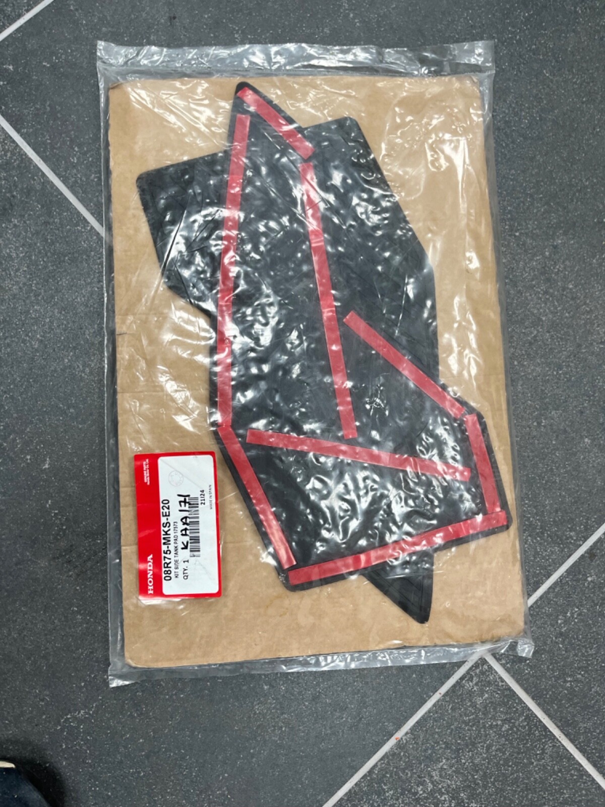 NEW GENIUNE HONDA CRF1100 AFRICA TWIN FUEL TANK SIDE PAD KIT