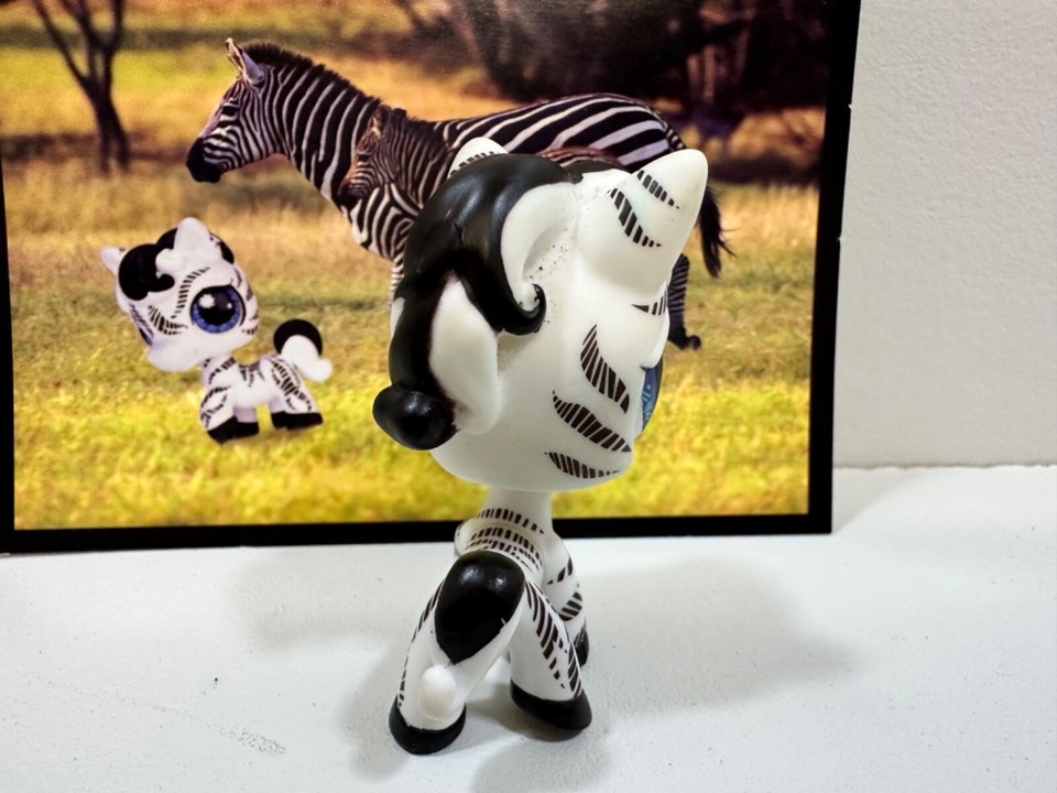 LITTLEST PET SHOP POSTCARD PET ZEBRA ZEBRE mit SCHIRMMÜTZE #903 TOP RAR