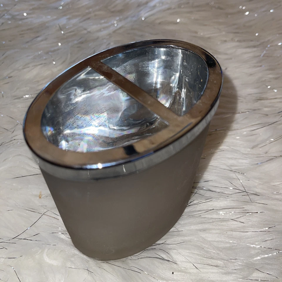 Soporte para cepillo de dientes de vidrio plateado esmerilado JLA Brioney Foto 4 de 4