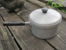 Preowned Used 8" 2 qt ? Aluminum ? Pot & Lid Set Black Handles Lip Top Vintage ?