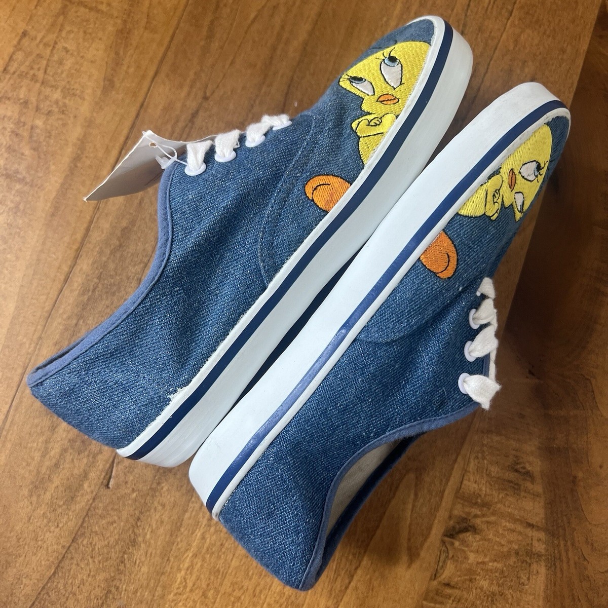 00s トゥイーティー ルーニー・テューンズ ビンテージ スニーカー Vintage Womens Looney Tunes Tweety Canvas Tennis Shoes