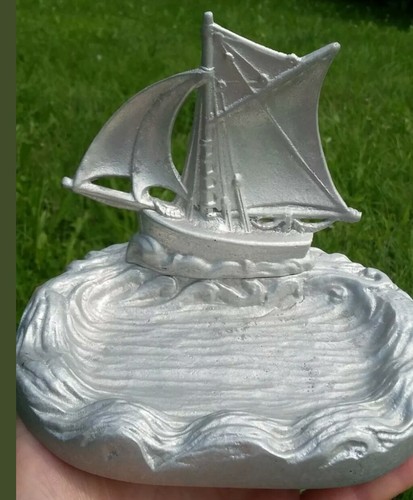 VINTAGE   ASHTRAY,  ASHTRAY