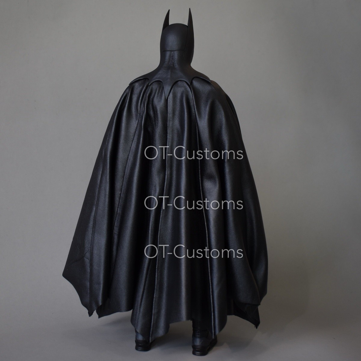 Dark gray deatchable hooded cape（マント） Amazon.com: XGOPTS Halloween Ghost Zombie Hooded Robe