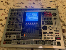Roland MC-909 Groovebox Sampler Sequencer Synthesizer Workstation Tested Used