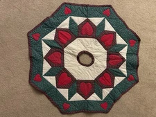 Vintage Handmade Quilt & Applique Christmas Tree Skirt Red & Green colors 41"