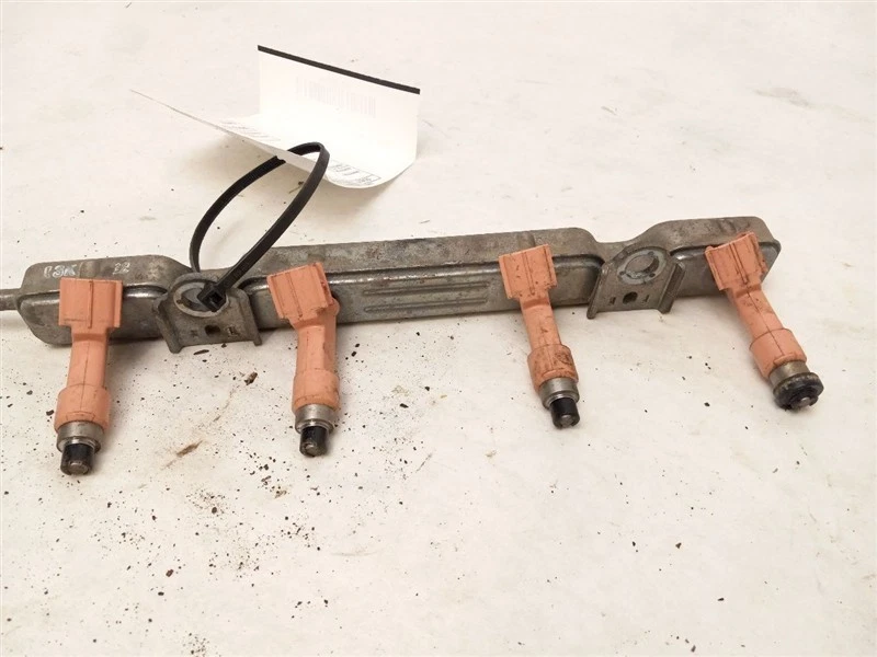 CARRIL DE COMBUSTIBLE para Toyota Prius C 2012-2019 OEM Foto 2 de 4