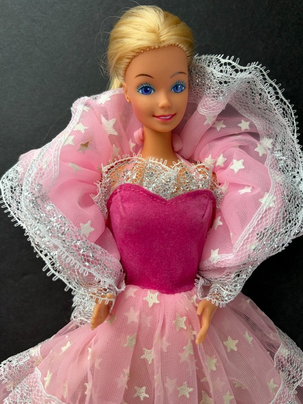 Vintage 1985 DREAM GLOW BARBIE with Dress and Boa Wrap