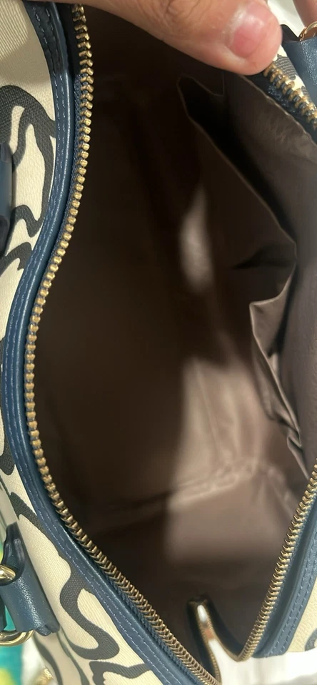 Bolso de hombro y billetera Tous para mujer blanco con oso de peluche azul Foto 4 de 4