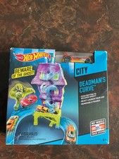 NIB  MATTEL 2014 Hot Wheels Deadman's Curve