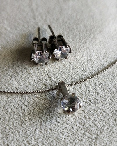 Set orecchini pendenti e borchie piccoli cristalli di rocca punzonati argento sterling 925 - Foto 3 di 18