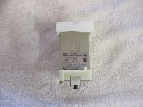 NEW Omron Temperature Controller 3A 250VAC       E5C2-R20P