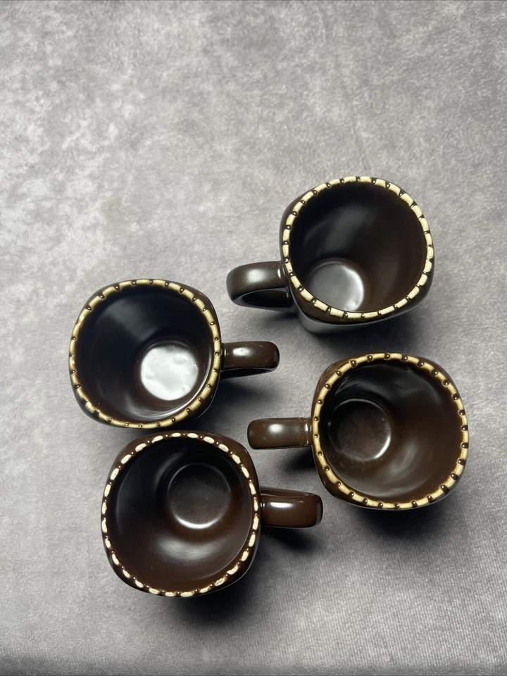 Juego de 4 tazas de café espresso Southern Living marrón con platillos cuadrados gres marrón oscuro Foto 3 de 4