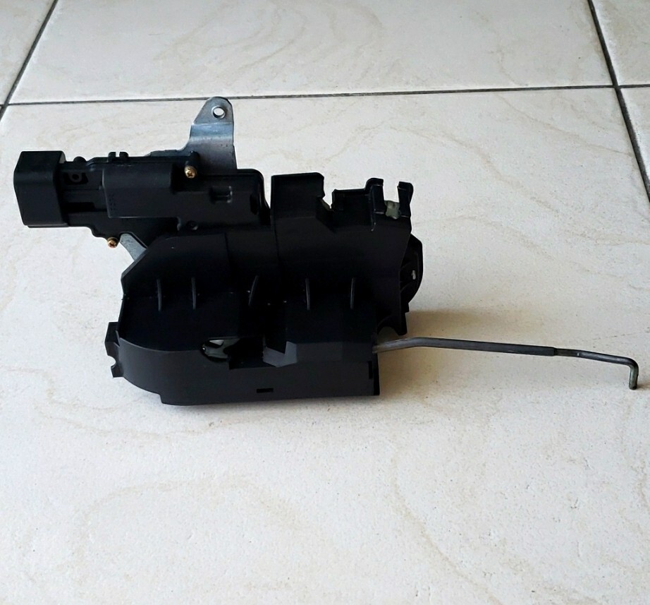 LIFE WARR 2006 to 2010 OEM Hummer H3 H3T lock actuator liftgate trunk