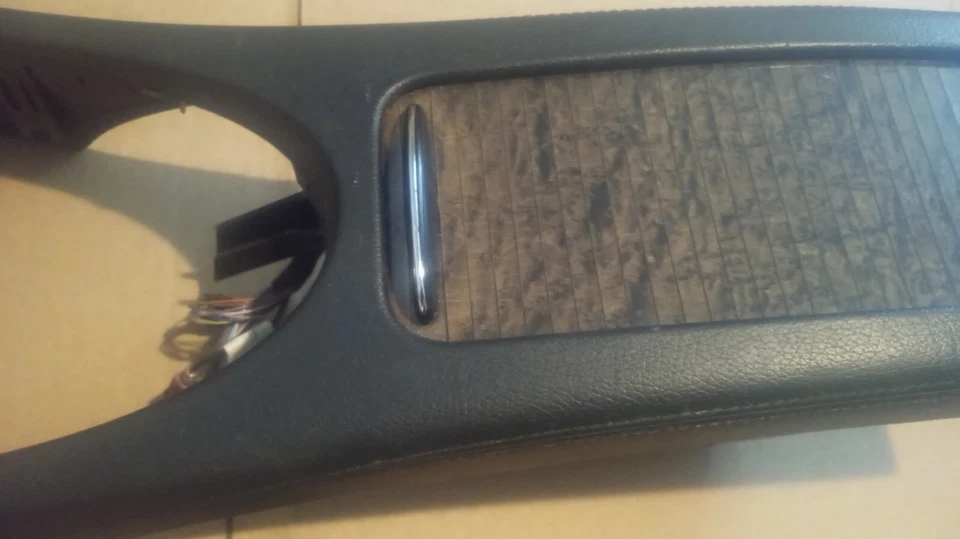 05-09 Mercedes E320 E350 E500 E550 E55 W211 Consola central Compartimento de almacenamiento Foto 3 de 4